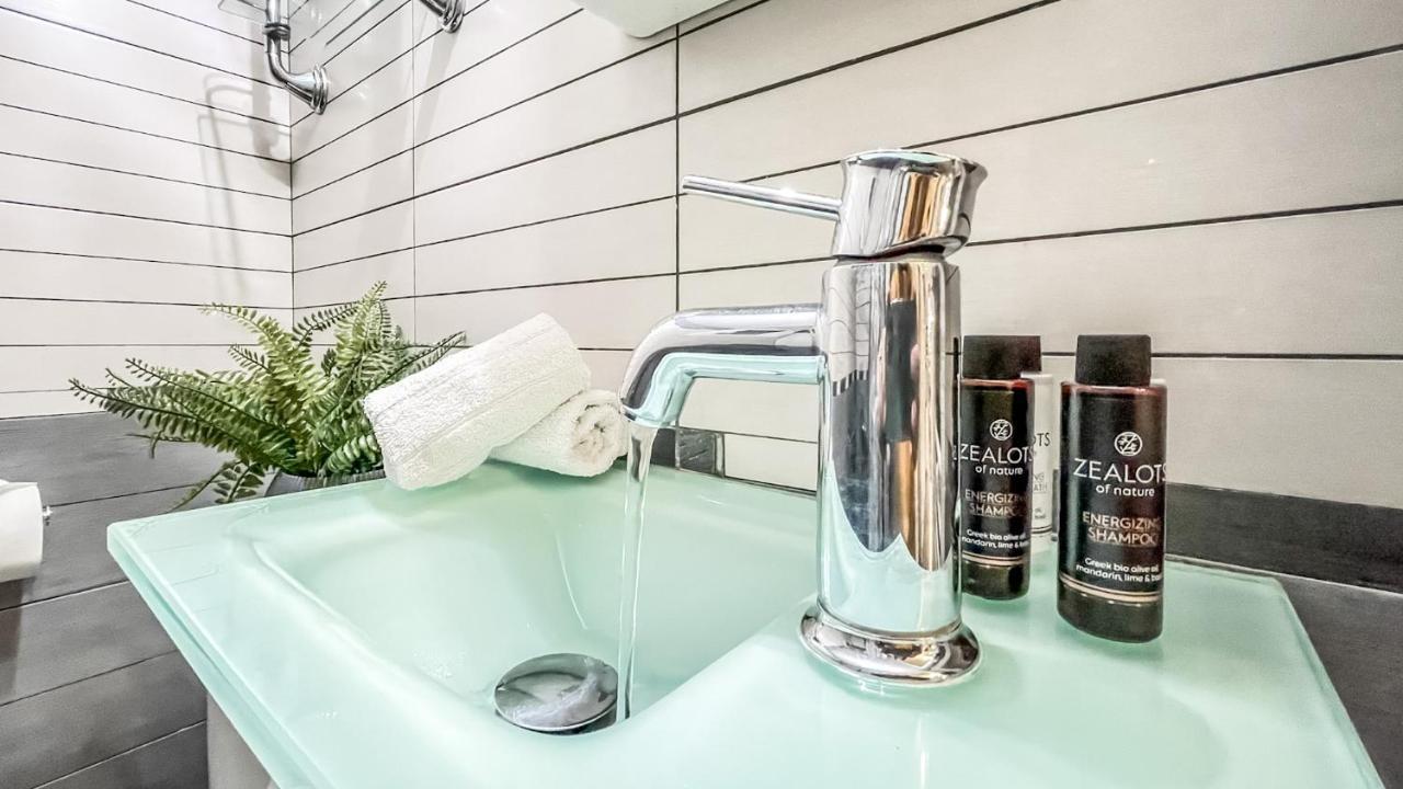 Comfy 2 Bedroom Apartment With Balcony In Athens Luaran gambar
